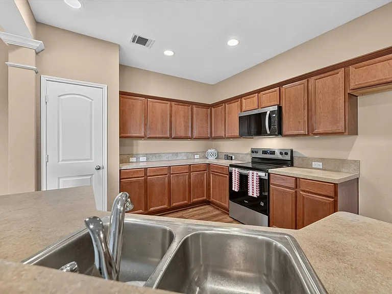 2510 Sedona St — Photo 4