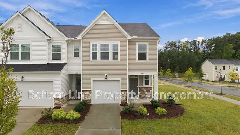 3 bed, 2.5 bath, 1790 sqft, $1,995 — Photo 1
