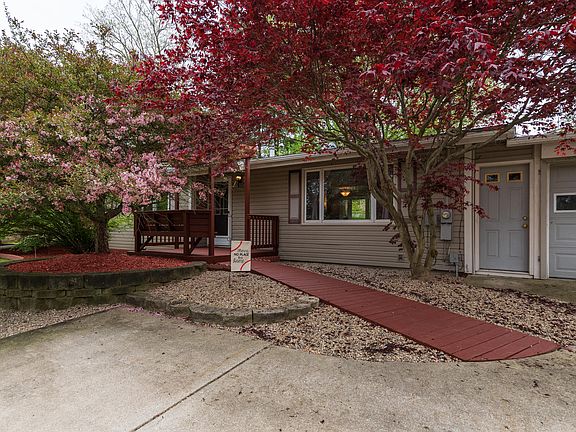 3rd image of 4823 Briarhill Dr