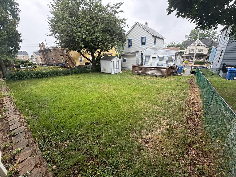 520 Henry St — Photo 12
