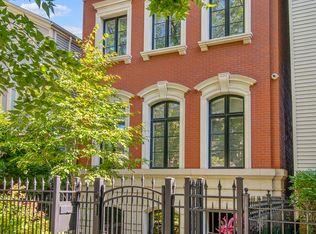 3251 N Lakewood Ave, Chicago, IL 60657