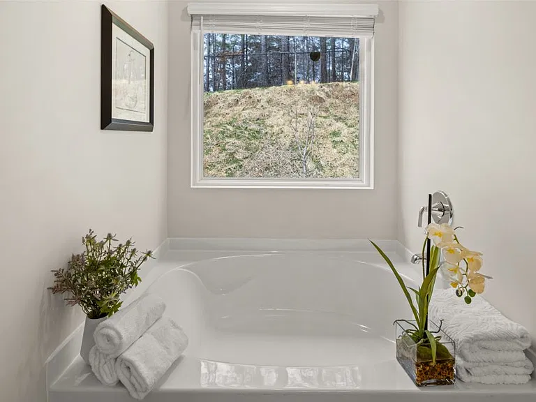 4270 Notting Hill Dr SW — Photo 41