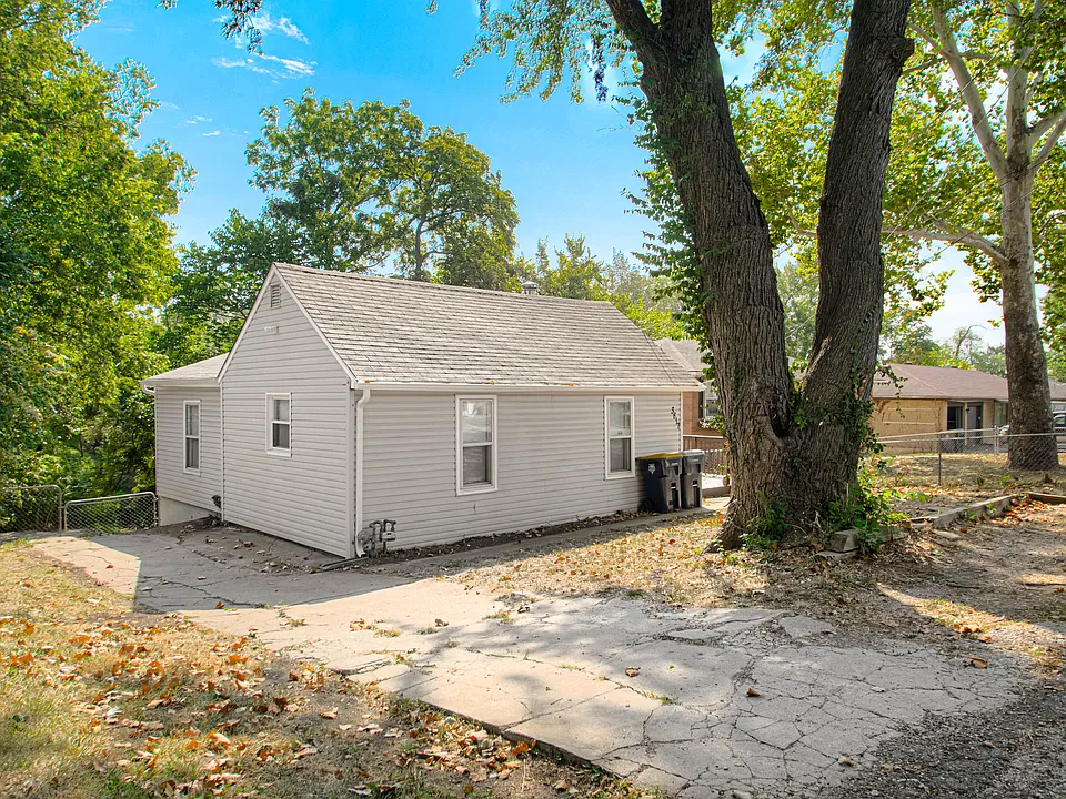 3817 N Elmwood Ave