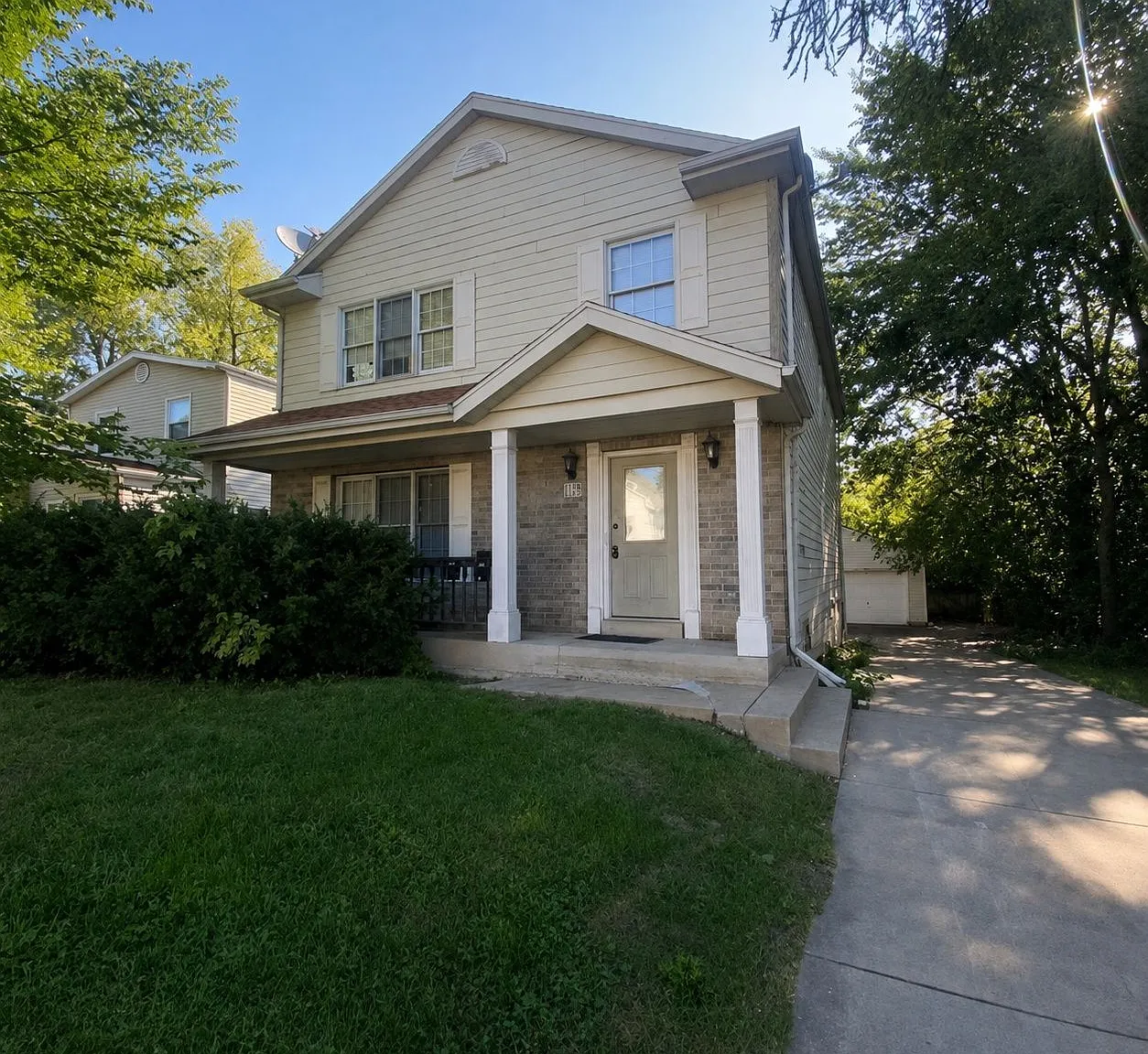 3 bed, 1.0 bath, 1075 sqft, $1,695 — Photo 1
