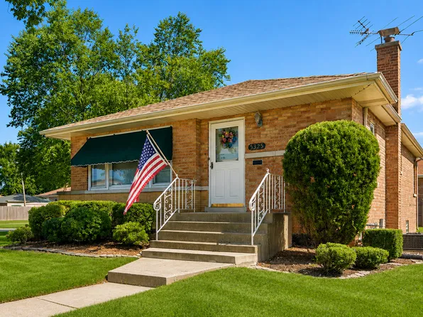 5325 Oak Center Dr, Oak Lawn, IL 60453