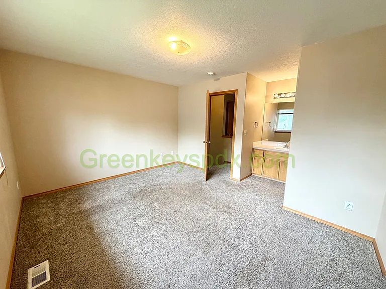 1022-1034 NE Lija Loop — Photo 9