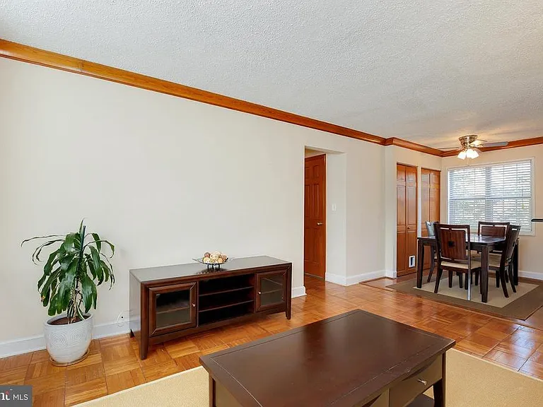 1612 W Abingdon Dr — Photo 10