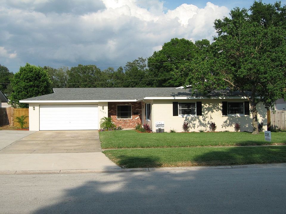 Front - New roof, Nice lawn.