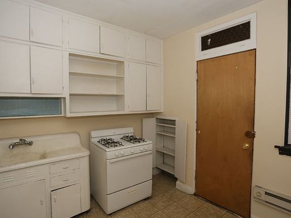 3rd image of 4415 N Wolcott Ave APT 3A