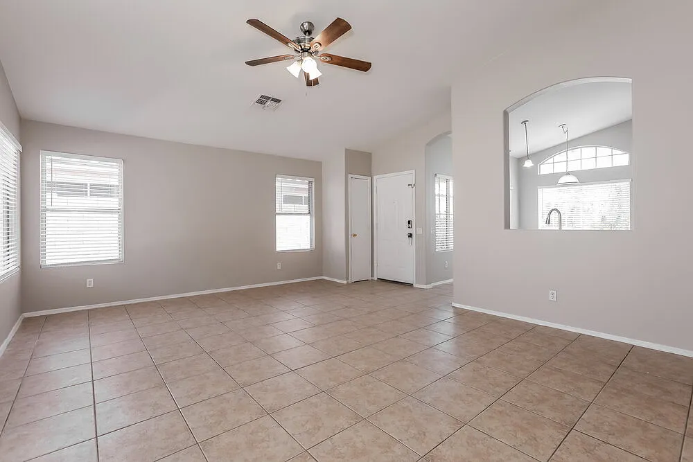 3 bed, 2.0 bath, 1234 sqft, $2,385 — Photo 4
