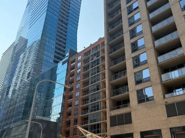 420 E Waterside Dr, Chicago, IL