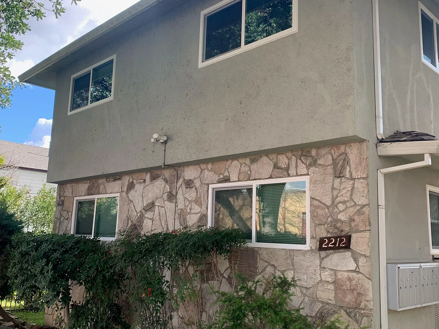 2 bed, 750 sqft, $1,295 — Photo 1