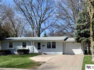 3118 Cottonwood Ln, Omaha, NE 68134