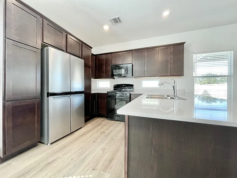 1517 Cobblecrest Ln — Photo 8