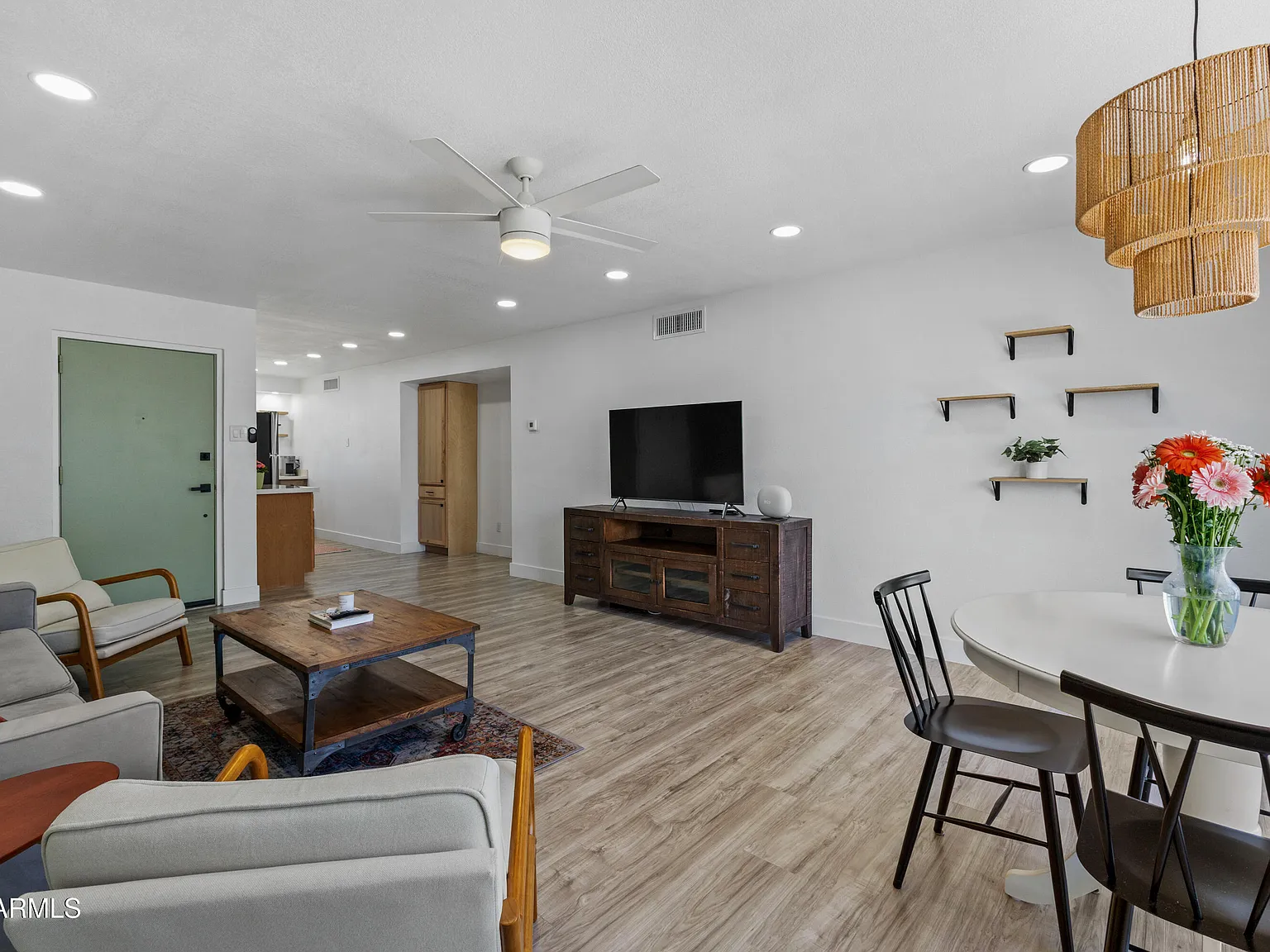 2 bed, 2.0 bath, 1048 sqft, $2,300 — Photo 3