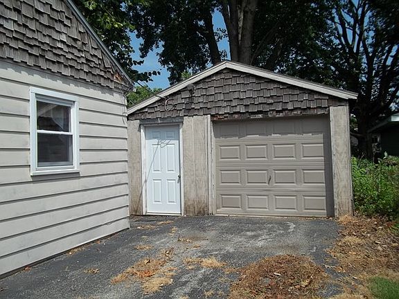 4th image of 713 E McKinley St
