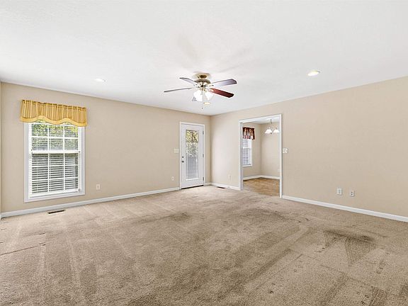 5th image of 528 Ridgewood Dr