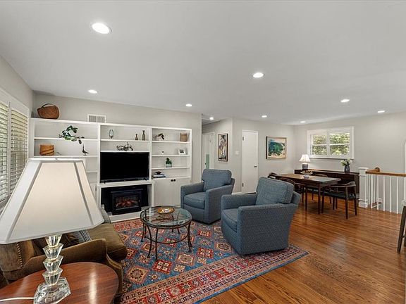 4th image of 104 S Brent Ave