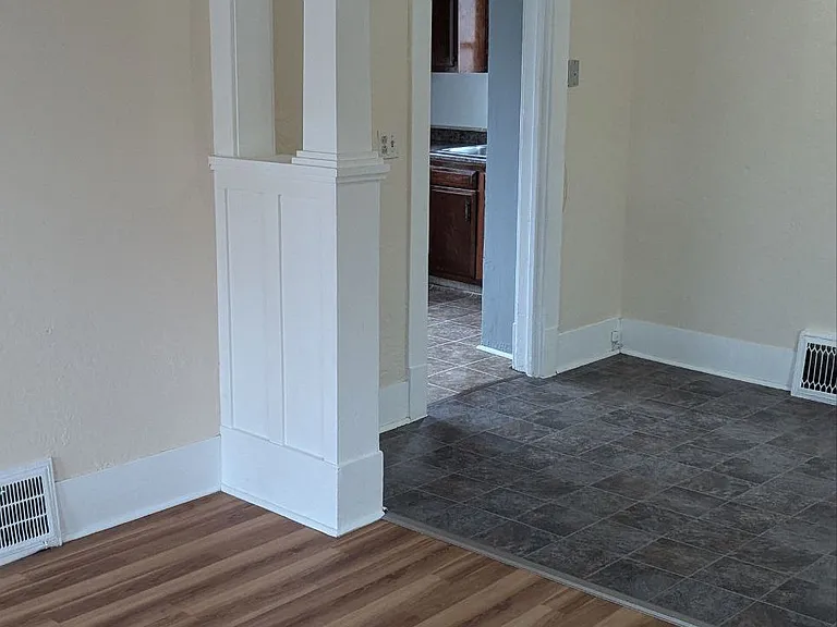 705 W Charles St — Photo 12