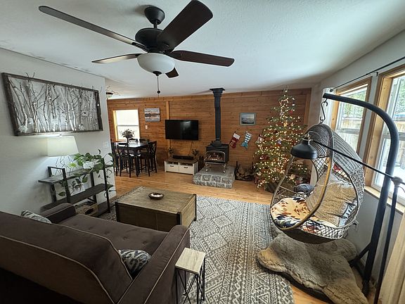 4th image of 693 Taylor Way
