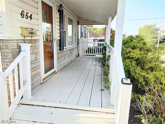 3rd image of 654 N Schenley Ave