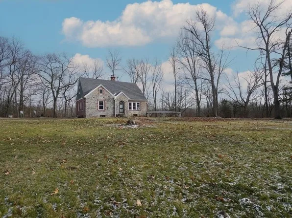 7400 Roachester Cozaddale Rd, Pleasant Plain, OH 45162