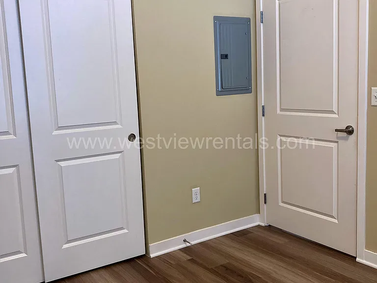 200 E Maple St — Photo 265