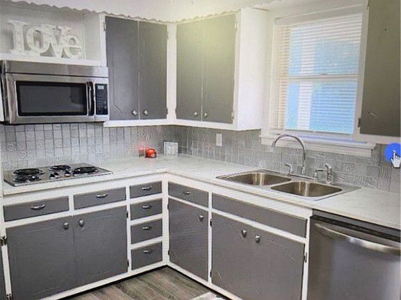 4th image of 1317 Park Ave