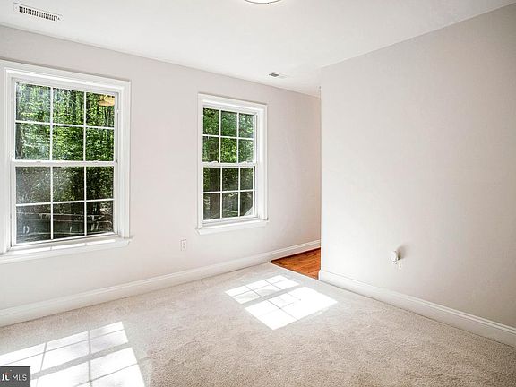3rd image of 6098 Fir Rd
