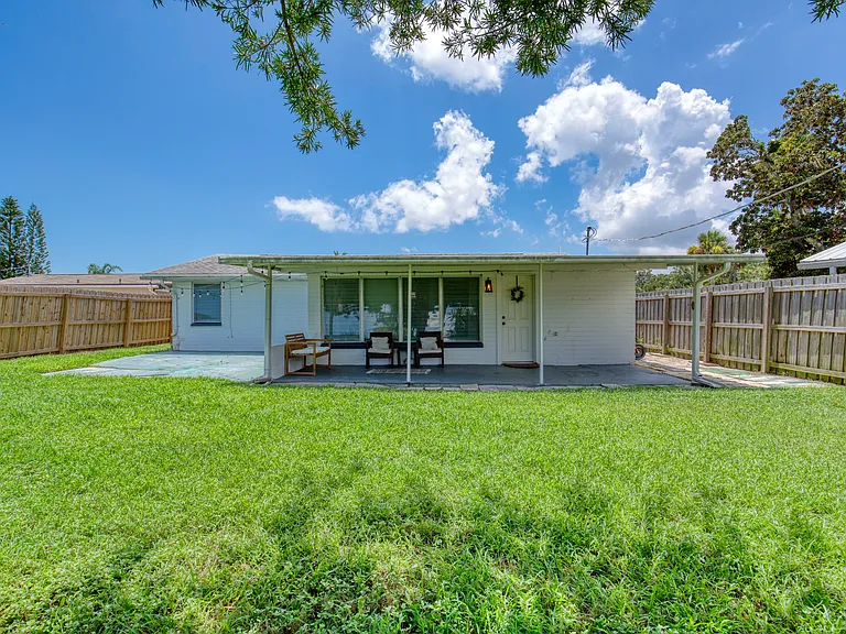 55 Poinsettia Dr — Photo 22
