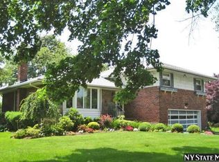 3 Carolyn Ct, Syosset, NY 11791