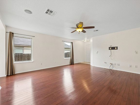 5th image of 141 Beech Dr