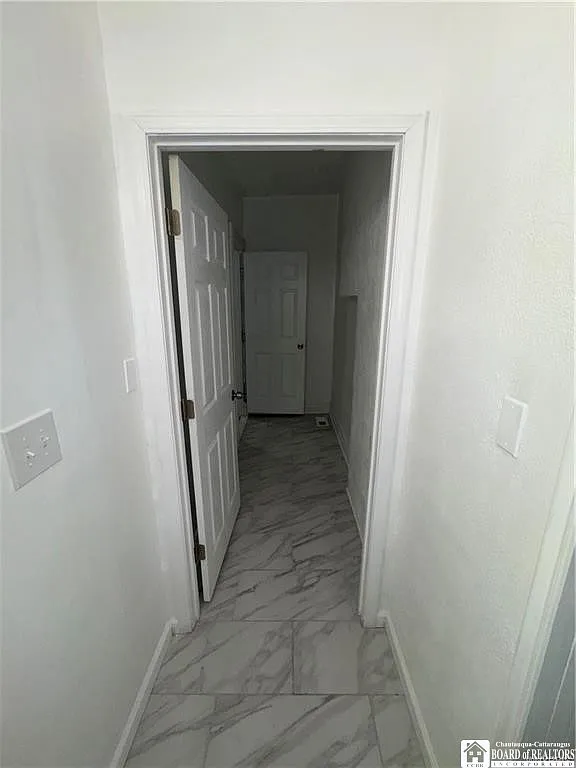 3 bed, 1.0 bath, 1956 sqft, $1,500 — Photo 2