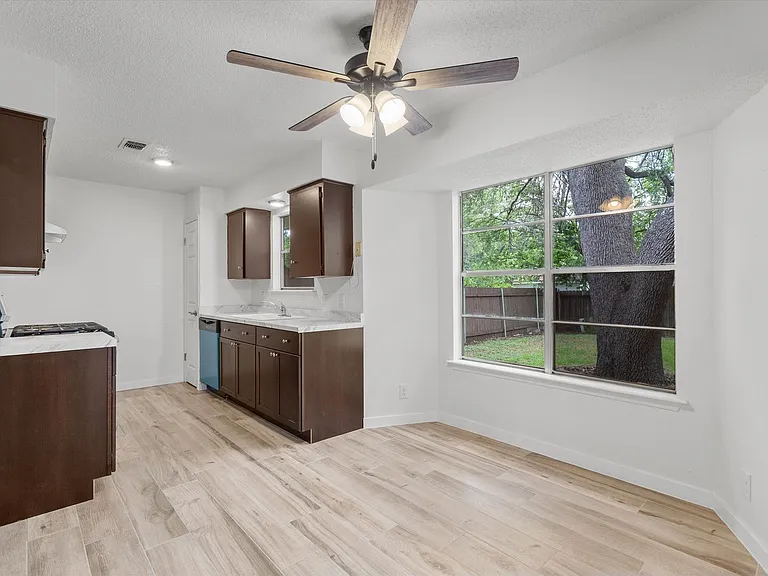 703 Huntingdon Pl — Photo 6