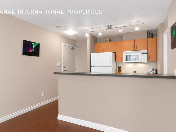 3rd image of 1295 Richards St