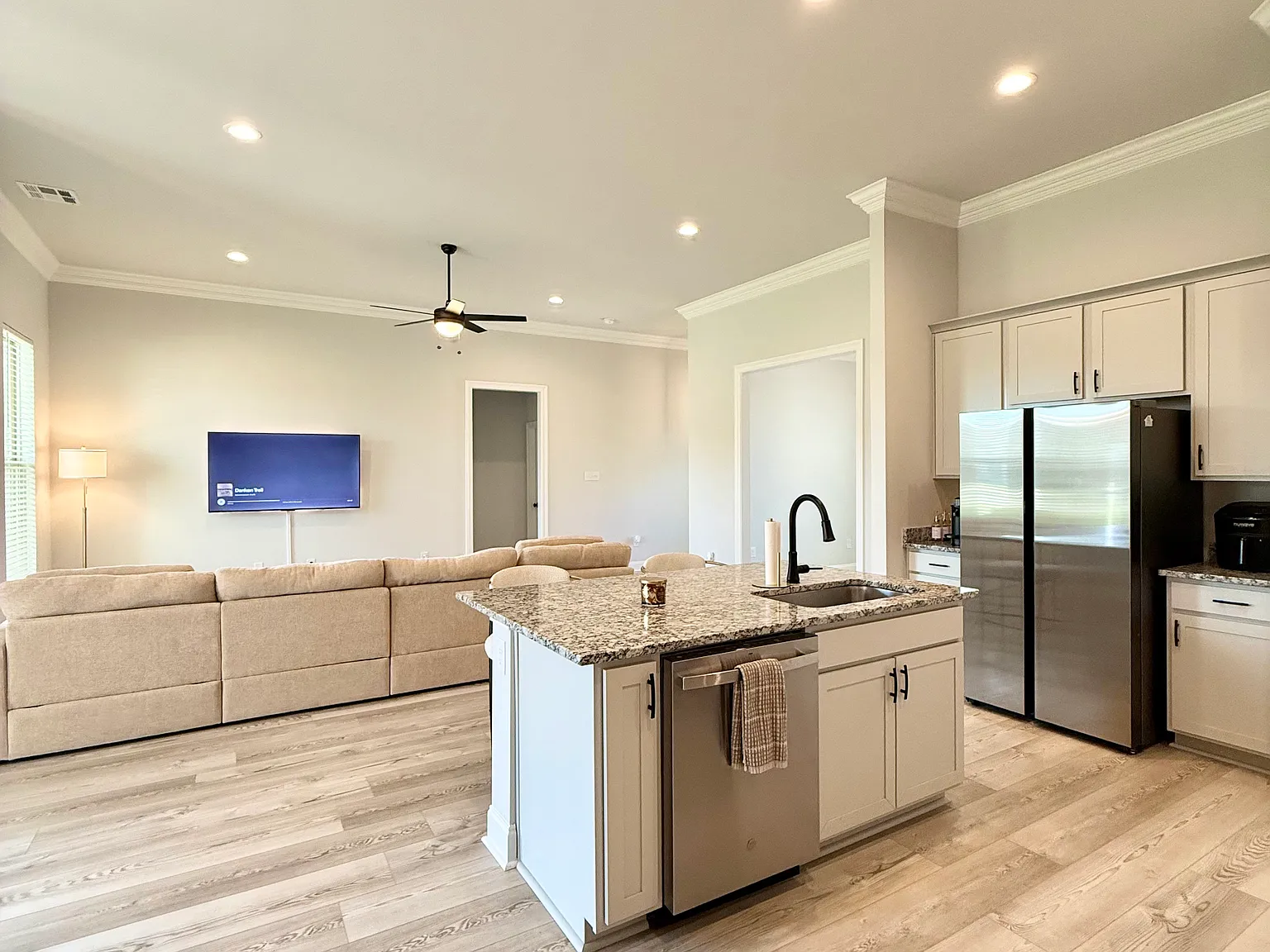 3 bed, 1925 sqft, $3,700 — Photo 3