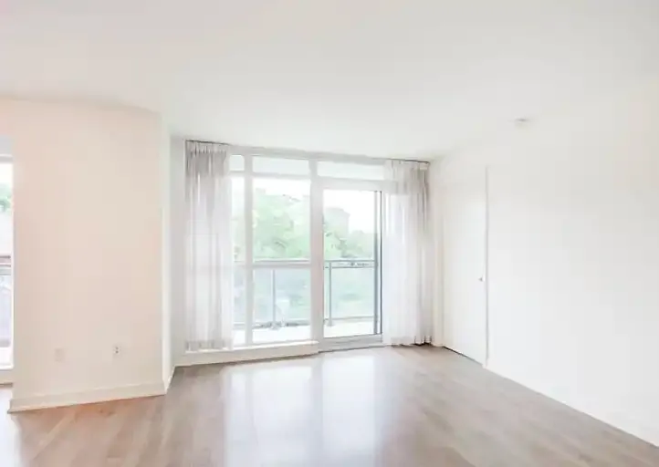 775 King St W #202 — Photo 8