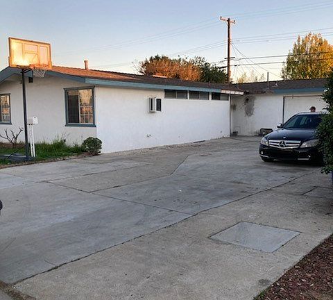 2nd image of 5852 Los Ranchos Dr