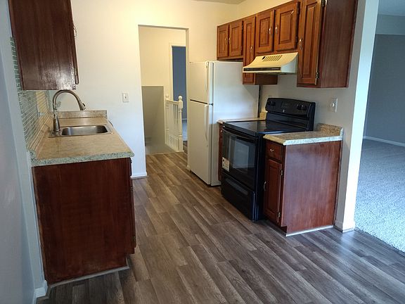 4th image of 21 Dickinson Ave #J