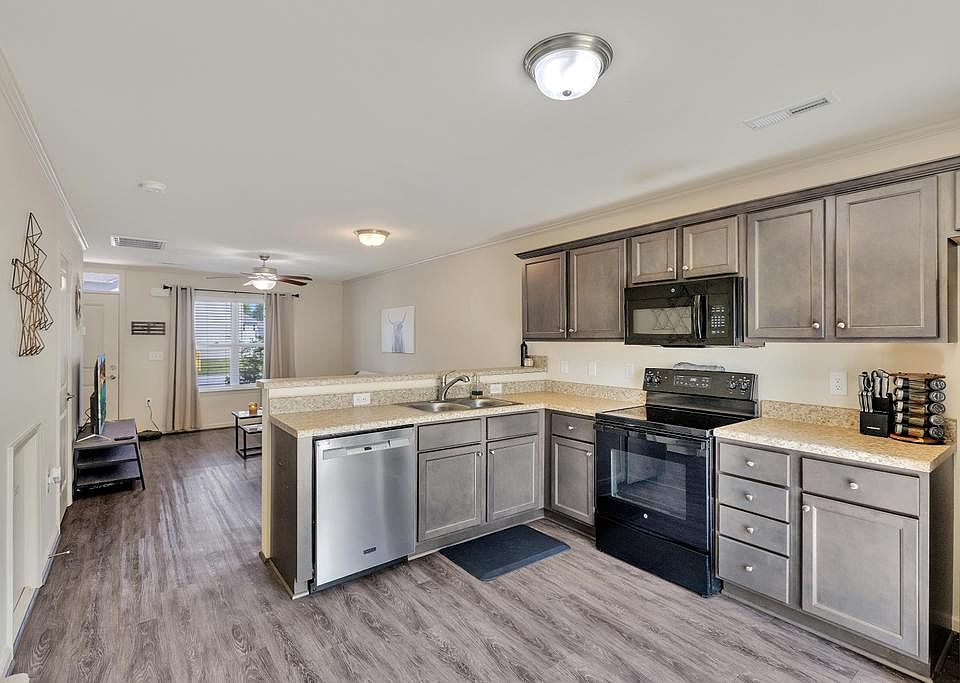 2nd image of 445 Sullivan Loop Rd #1