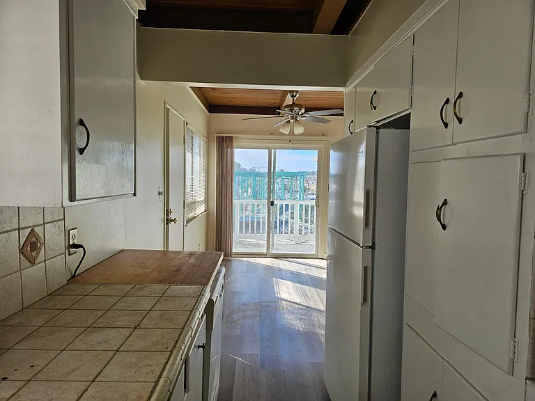 1114 E Cliff Dr #4 — Photo 6