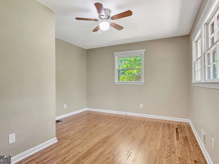 335 Kelly Dr — Photo 12