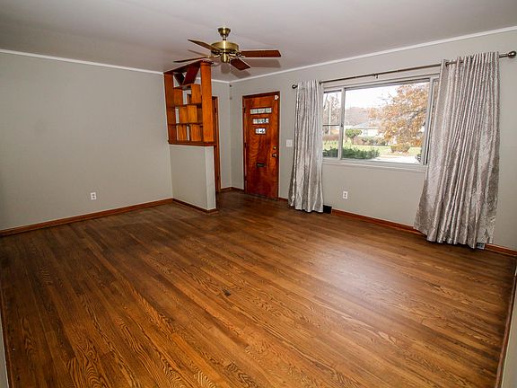 4th image of 825 Rosemore Ave