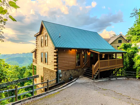 569 Forrest Springs Dr, Gatlinburg, TN 37738
