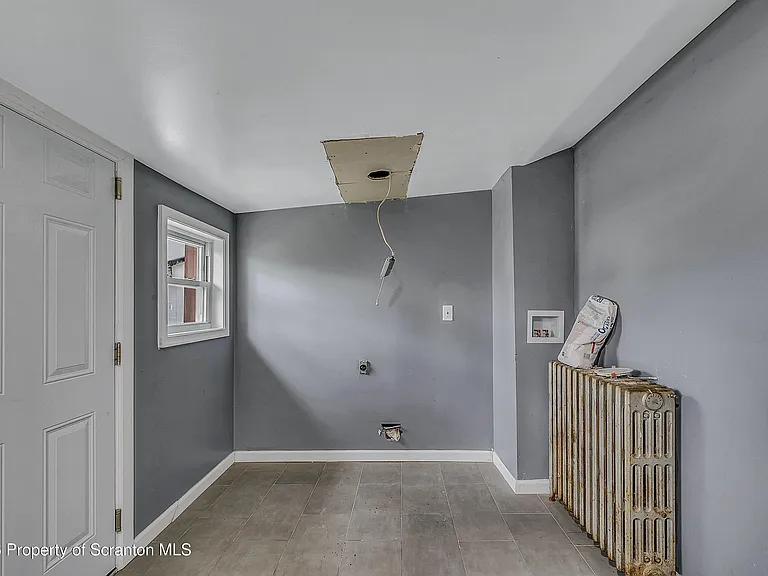 664 Laurel Dr #FRONT — Photo 20