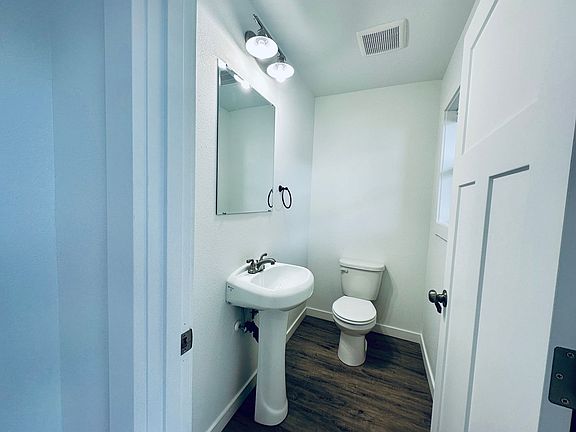 5th image of 2603 SW Pickford St Unit 104