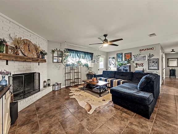 5th image of 837 W 3rd St