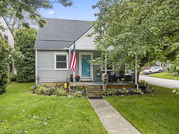 2nd image of 3138 Summit St