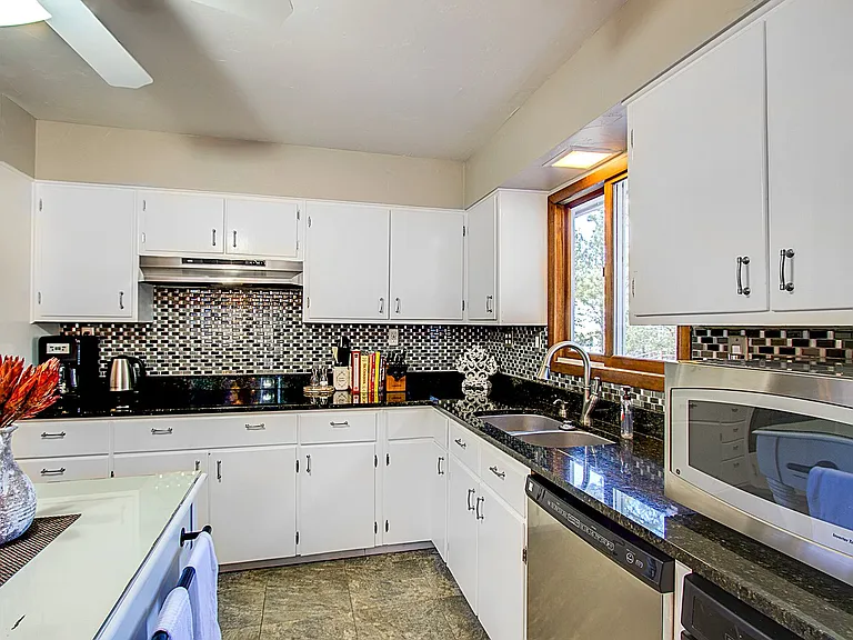 1040 Forest Hill Rd — Photo 16