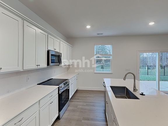 3rd image of 205 Water Mill Dr